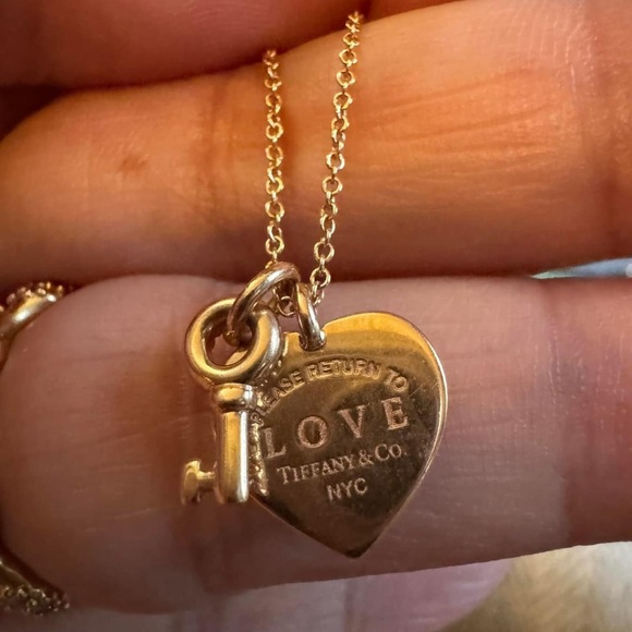 Tiffany & Co Return to Tiffany Love Heart Tag Key Pendant 🩵 - Picture 4 of 12